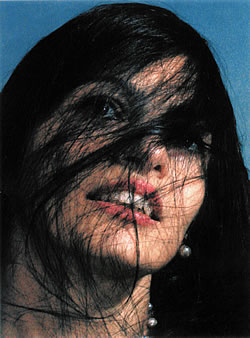 الفنّانة التشكيلية هالة فيصل