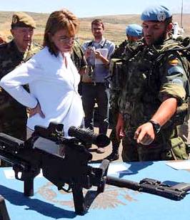 وزيرة الدفاع الاسبانية كارمي تشاكون ستتعرض أحد الأسلحة