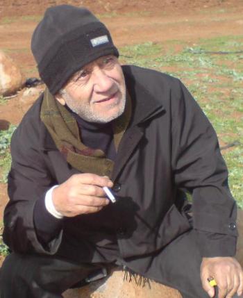 أبو منصور، كسائر الخياميين، مغروسة جذوره بهذا الوطن