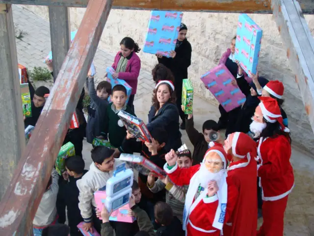 أطفال مرجعيون - حاصبيا تجمعهم مناسبة عيد الميلاد مع بابا نويل والهدايا