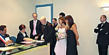 الدولة اللبنانية تعترف بالزواج المدني الا أنها لا تعقده على أراضيها