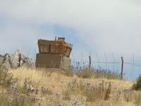 برج المراقبة الذي ركزه جيش العدو شمال السياج الشائك
