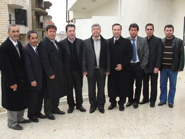 حسن خريس وكافة إخوته.. حضروا جميعاً بسبب مرض الوالد.. وكانوا يتمنون أن يلتقوا بمناسبات أفضل