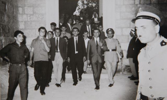 صورة من الذاكرة الخيامية.. الرئيس المرحوم أبو عزات كامل الضاوي وبعض أعضاء مجلسه البلدي. وإلى اليمين المرحوم أبو غازي (شاويش البلدية)