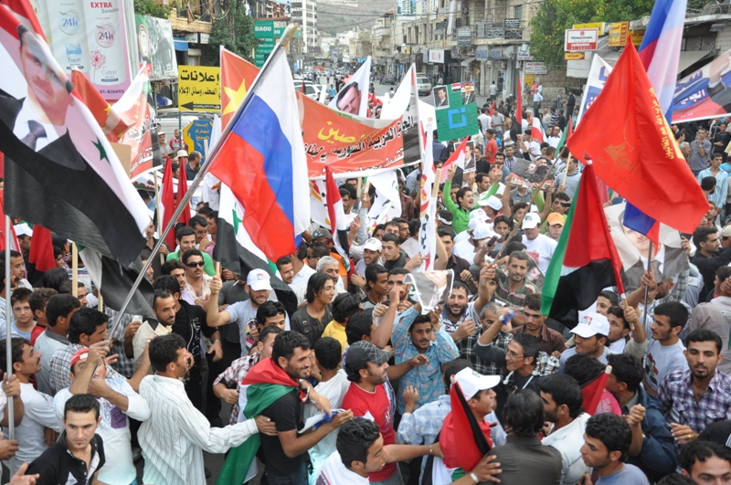 مسيرة حاشدة في النبطية للجالية السورية في لبنان تأييداً للرئيس السوري بشار الاسد