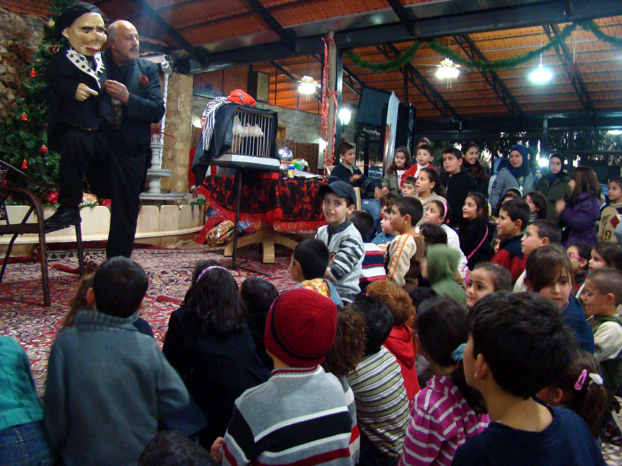 عرض شيكو خلال مهرجان الطفولة لجمعية الشبان المسيحية والحركة الثقافية في لا  فيلا اوتيل