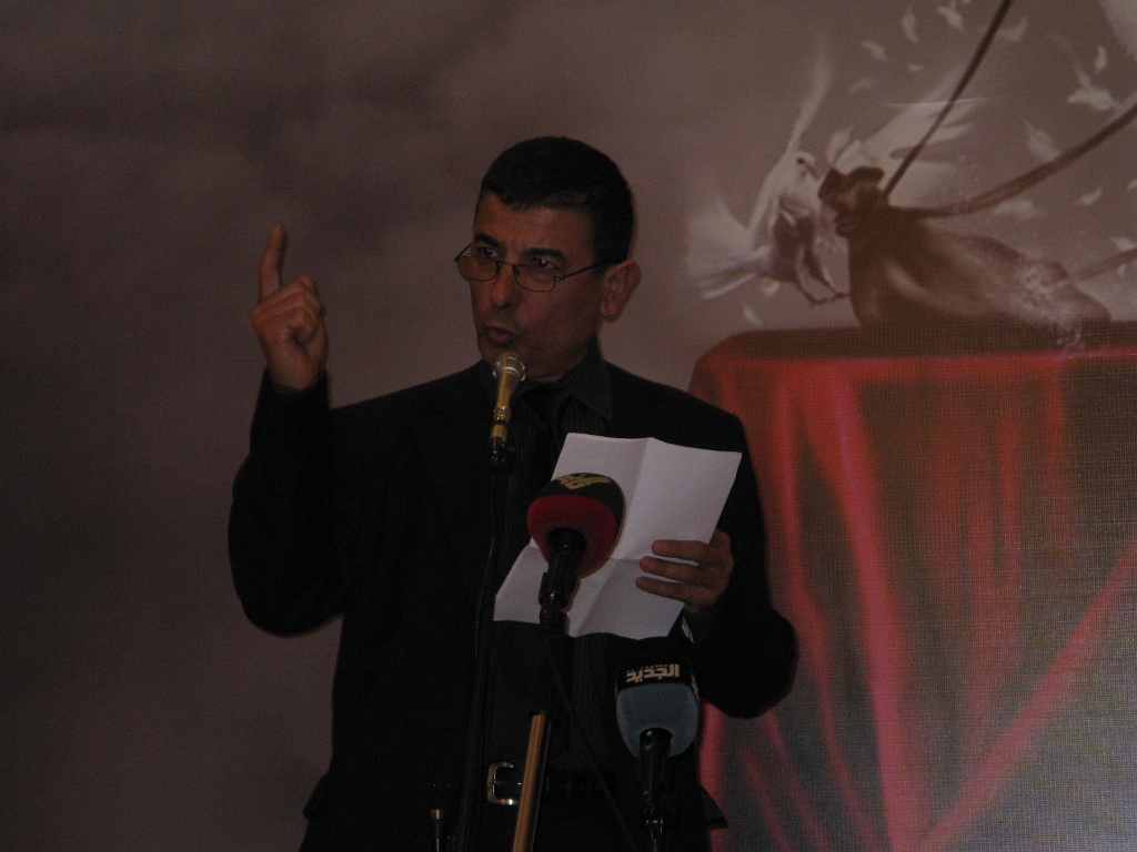 الدكتور يوسف غزاوي يلقي كلمة عوائل الشهداء