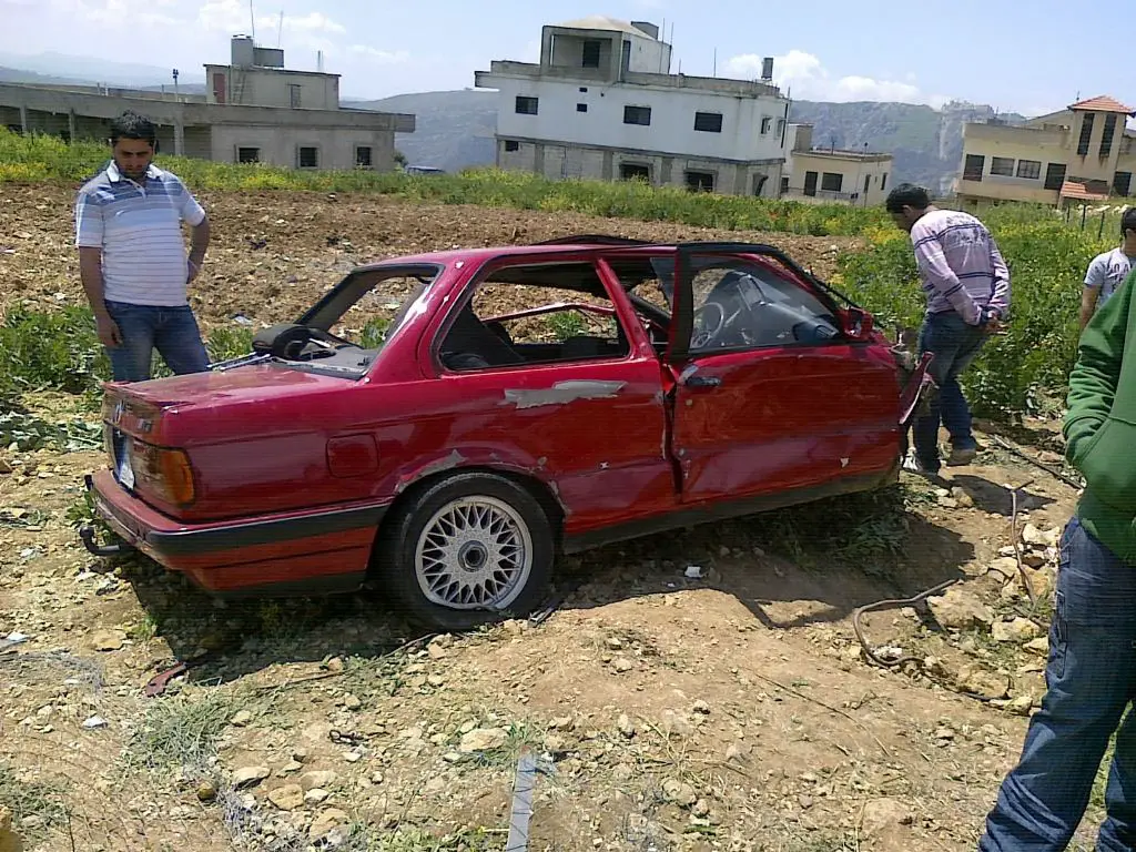 بقايا سيارة \