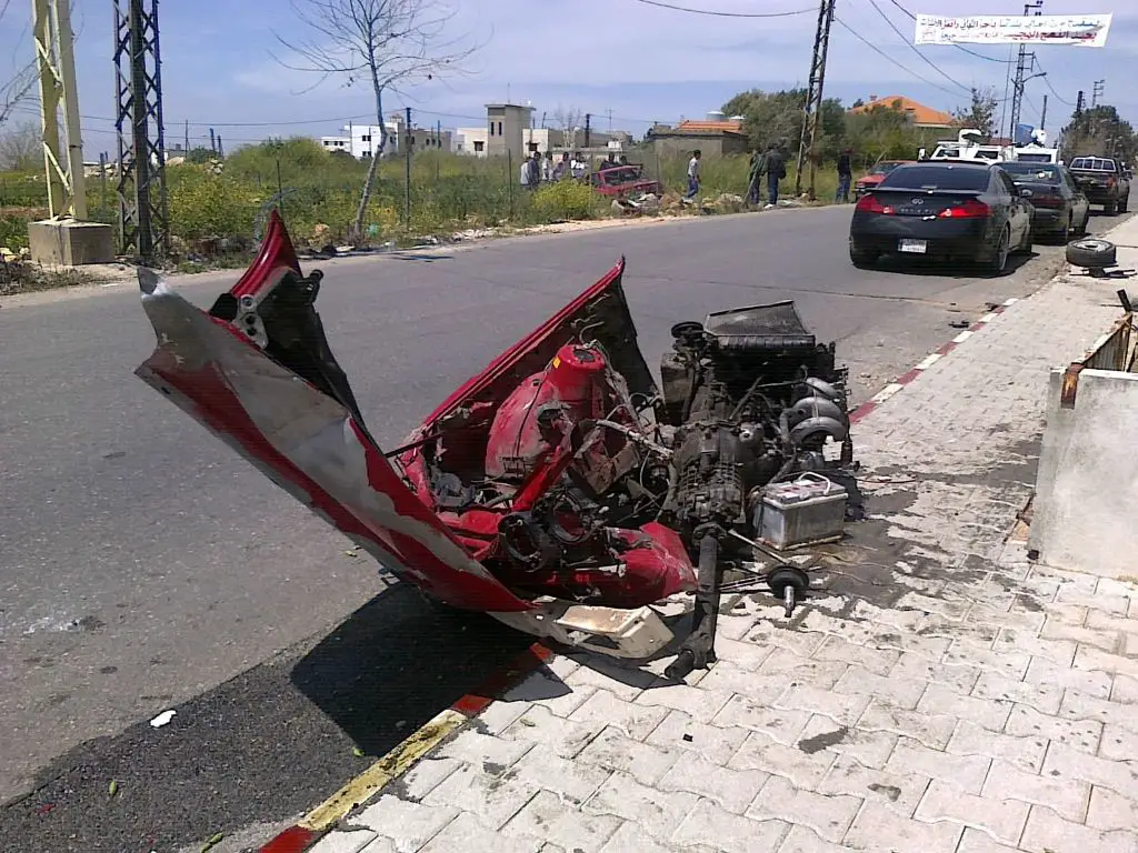 بقايا سيارة \