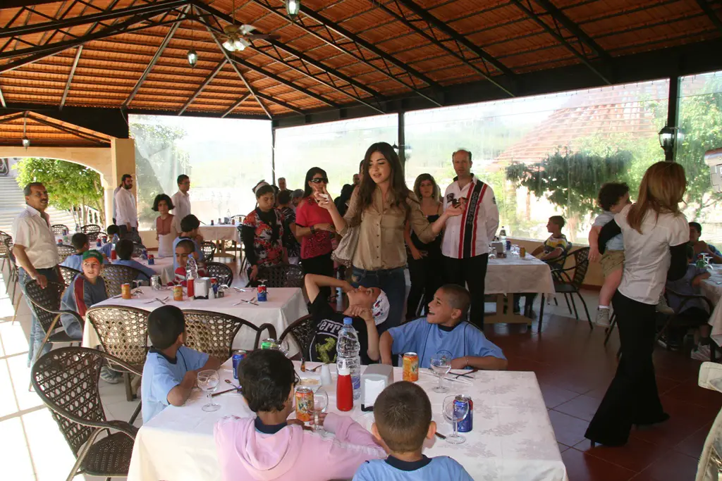 رهف عبدالله في الخيام برفقة أطفال بيت الرجاء