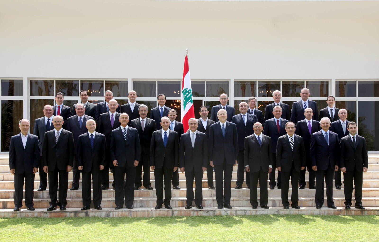  لبنان: ثلاثون وزيراً لثلاثين وزارة