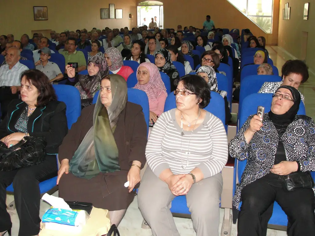 مشاركون في حفل تكريم المربّي الأستاذ علي عبدالله