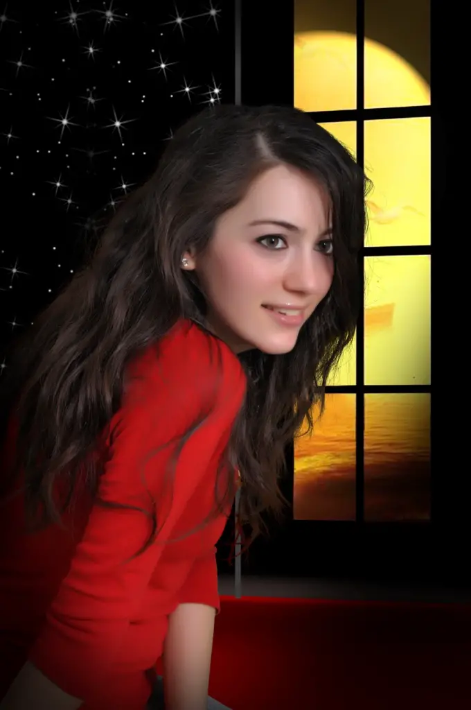 خلود خريس.. وردة عطرة في ربوع الخيام