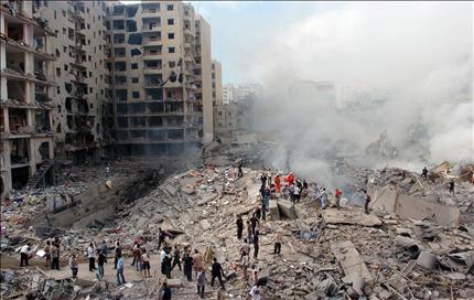 مجمع الحسنين يوم تدميره في 13 آب 2006 (عباس سلمان)