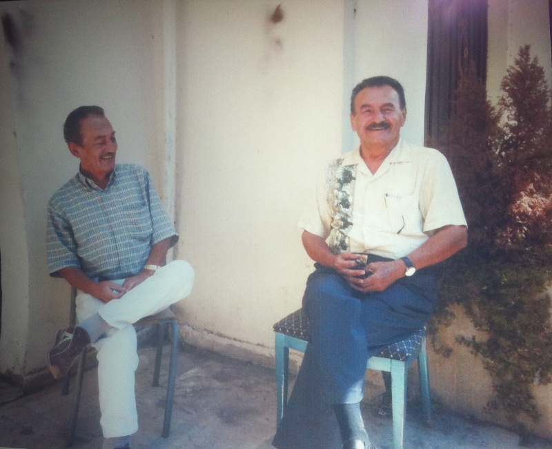 أبو جمال يوسف أمين قنصور في صورة أخيرة له في الخيام مع شقيقه المختار أبو فيروز