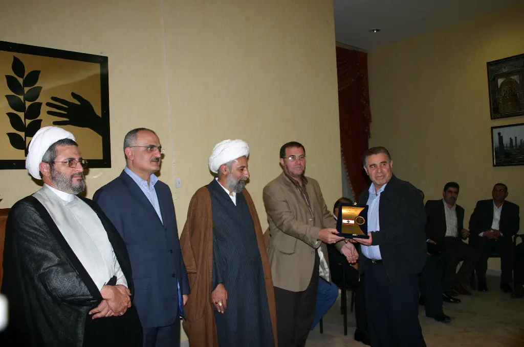 خليل ابوعباس مكرم من بلدته