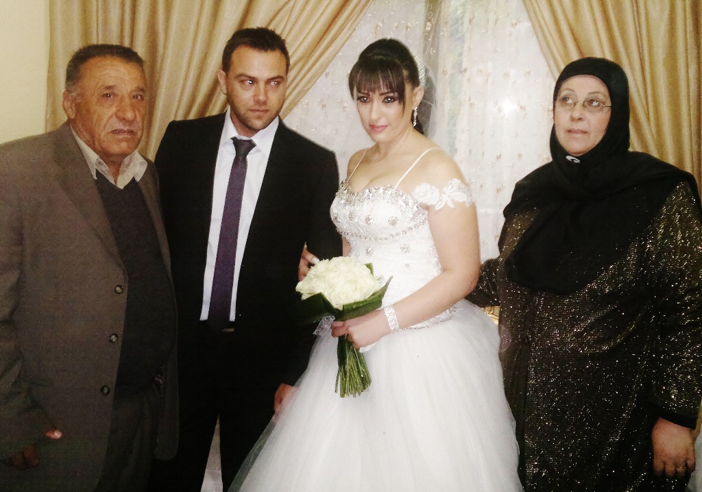 غادة ادريس وحسين حيدر.. مع والدي العروس