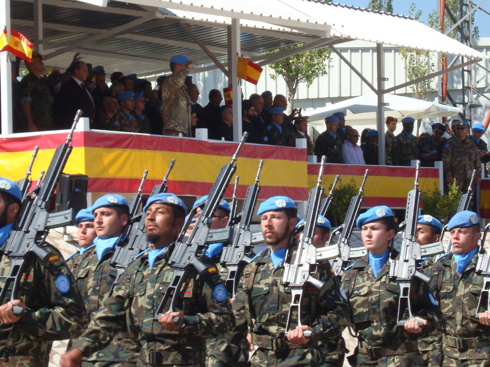 عرض عسكري للكتيبة الاسبانية في العيد الوطني الاسباني في مرجعيون