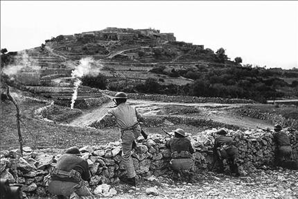 عصابات «الهاغانا» بقيادة مناحيم بيغن تهاجم بلدة حولا في العام 1948 (الأرشيف)