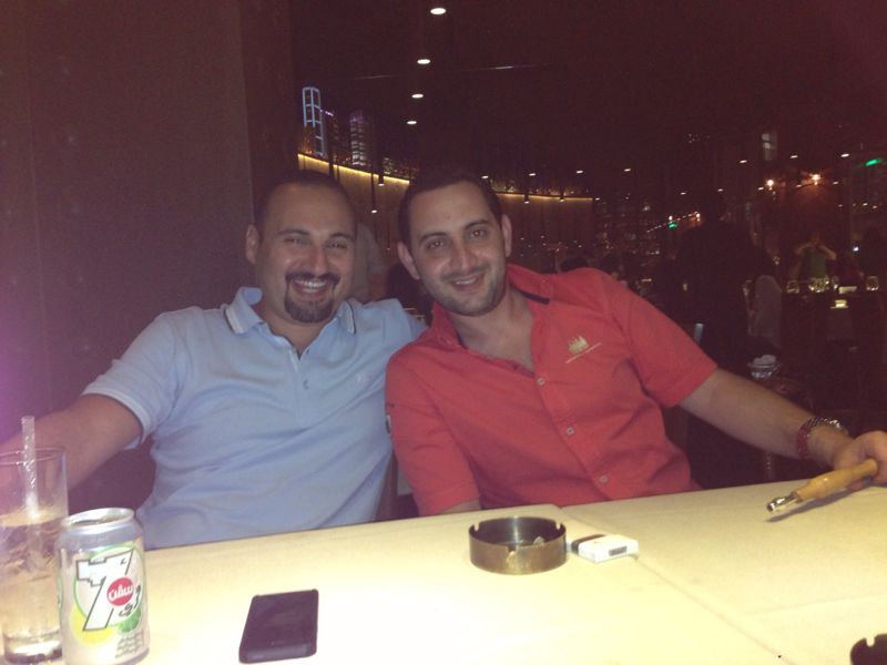 طارق وشقيقه الأصغر وائل