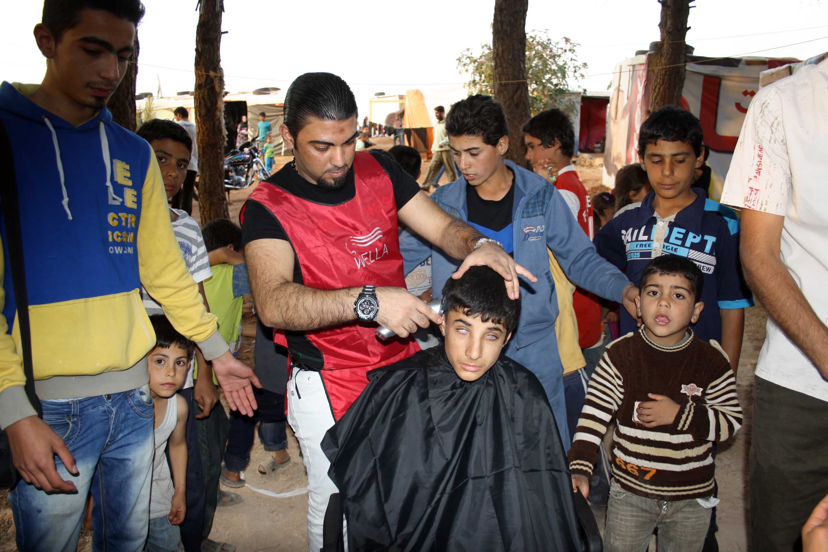 حملة  حلاقة شعر للاطفال السوريين في مرج الخوخ – مرجعيون