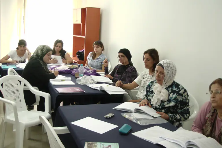 دورة تعليم اللغة الإنكليزية للنساء TWE(Teach Women English)  لجمعية سيدات الخيام بالتعاون مع مؤسسة هيا بنا