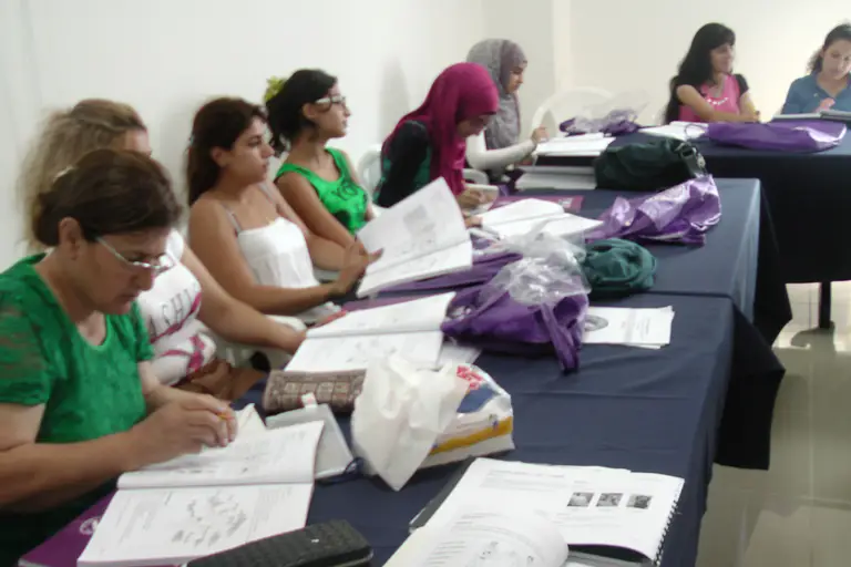 دورة تعليم اللغة الإنكليزية للنساء TWE(Teach Women English)  لجمعية سيدات الخيام بالتعاون مع مؤسسة هيا بنا