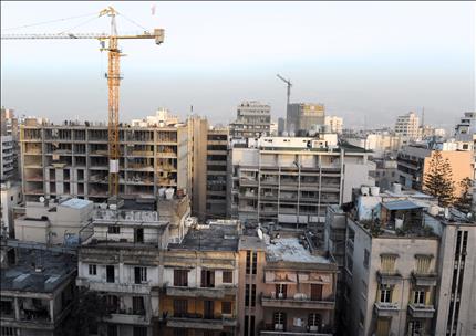 يتوقع خبراء اقتصاديون أن يتسبب «الطابق الميقاتي» بتفاقم أزمة السكن أمام الطبقة الوسطى وما دون (فادي أبو غليوم)