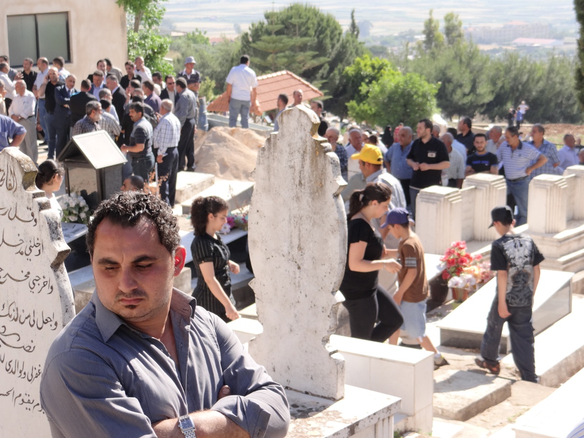 لعيونك أحمد خريس سنعشق النضال.. ويحلو لقامتك الفداء... ولعرسك لن نطلق النار عبثاً في الهواء..