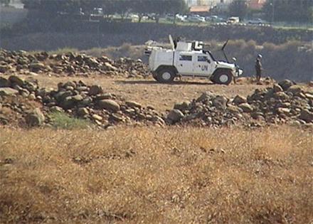 دورية دولية تراقب آلية عسكرية إسرائيلية في بلدة الغجر
