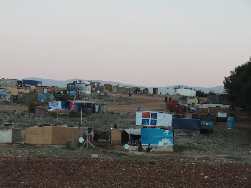 براكيات أنشأها العمال السوريون في سهل مرج الخوخ - أرشيف