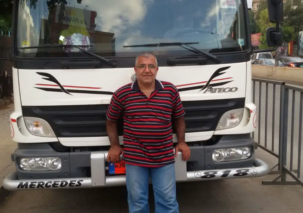 الحاج أبو علي عباس أبو عباس قرر الا يتوقف عن العمل، فاشترى بلاطة لنقل السيارات، وجد أن تلك المصلحة أقل تعباً له مع السنّ الذي بلغه