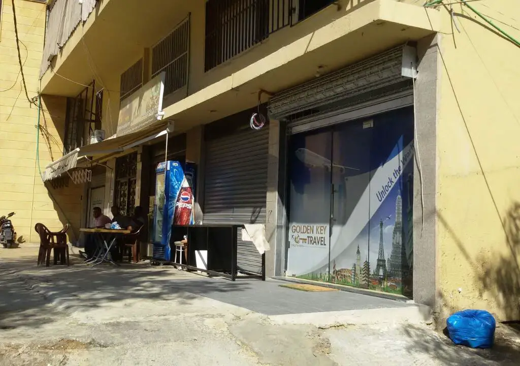 كاراج الحاج عباس أبو عباس لم يعد موجوداً. فبعدما باع الحاج عباس محلاته، حولها صاحبها الجديد إلى مكتب سفريات