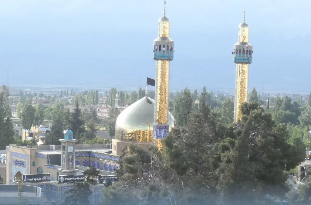 اكثر الروايات تدل على ان الإمام مالك تلاقى سنتين ليس أكثر الإمام الصادق ( ع ) في مجالس الإمام ، ومن بعدها انتقل الإمام مالك الى مجالس الإما