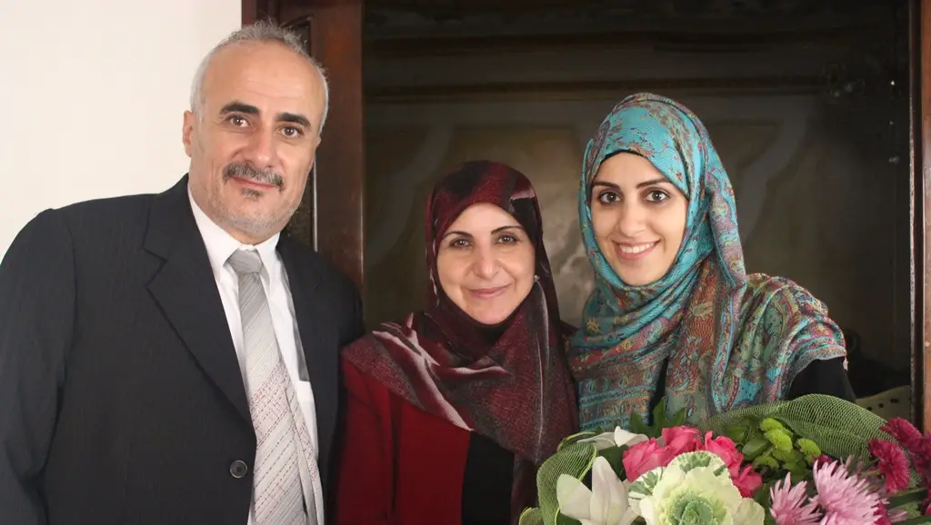 اليوم تعم الفرحة أبناء الخيام بالإنجاز الذي حققته الدكتورة حوراء عباس عواضه التي ابت إلاّ ان يبقى الفرح رمزاً وعنواناً لأبناء البلد