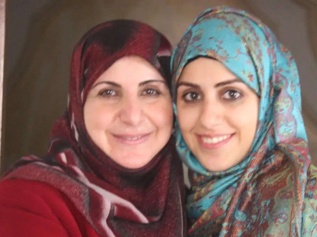 نبارك لابن العم الحاج عباس عواضة وزوجته العزيزة احلام عطوي بنجاج ابنتهما حوراء وتفوقها بشهادة الدكتوراة في علوم الكمياء برتبة شرف