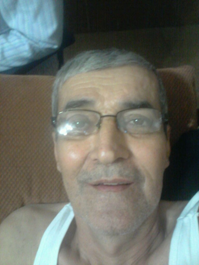 الصديق أبو حسين علي العجوز قبل أيام قليلة من رحيله