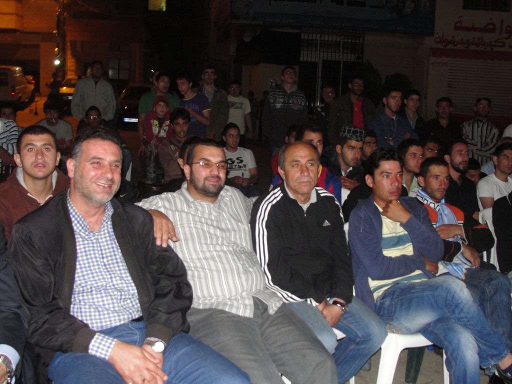 اختصرت خيام دوت كوم المسافات فجمعت الاحبة من كل حدب وصوب واشرعت نوافذ المعرفة وانطلقت مواهب الشعر والكتابة من داخل مشاعرنا المختزنة في ا