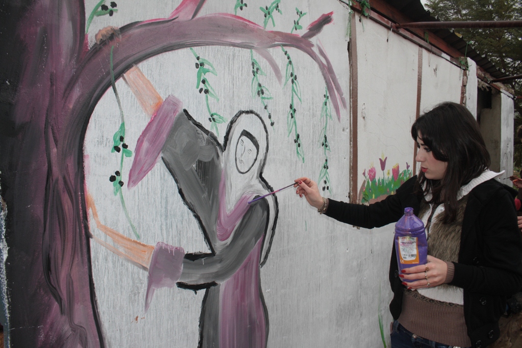 يوم لرسم الجداريات على خيم النازحين في مخيم مرج الخوخ - قضاء مرجعيون