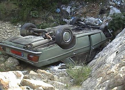 حادث سير مروع  على طريق عام حاصبيا ميمس حيث تدهورت سيارة مارسيدس عمومية، رأسا على عقب من ارتفاع حوالي 8 امتار