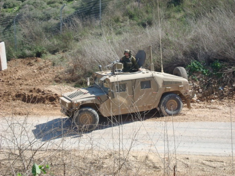 دورية للعدو تراقب الحركة في الجانب اللبناني