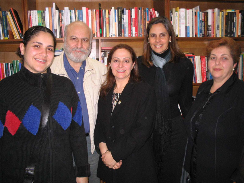 الدكتورة صفاء أبو شهلا جبران مع العائلة