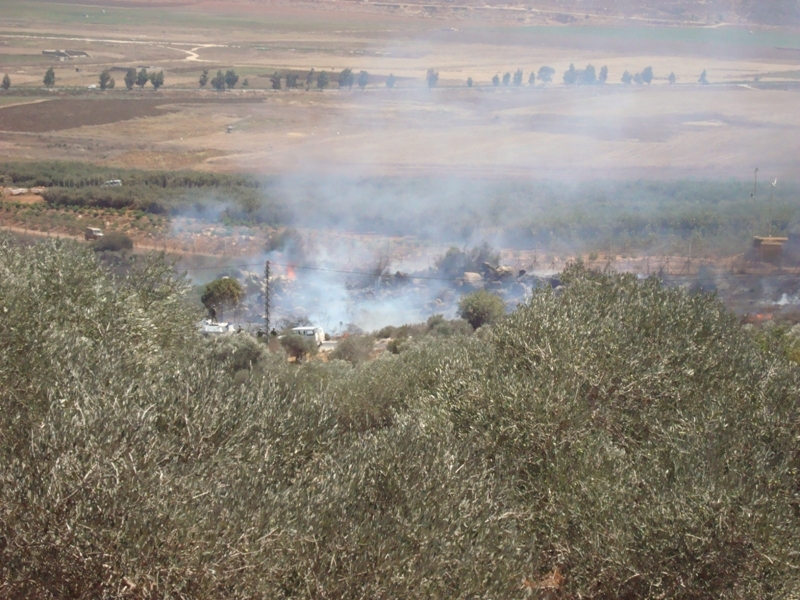جنود العدو راقبوا الحريق في الجانب اللبناني