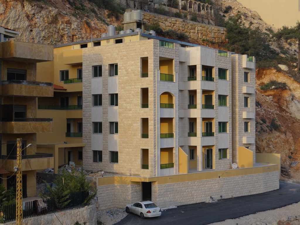 شقق فخمة، في بناء حديث، سند أخضر. مواصفات ممتازة، جاهزة للسكن وبمساحات مختلفة