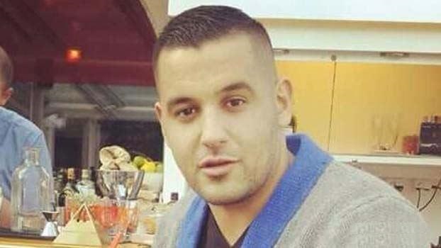 أفيد أن الاعتداء بإطلاق الرصاص على روّاد المطعم قد وقع إثر مباراة رياضية أجريت بين فريقي برشلونة وريال مدريد