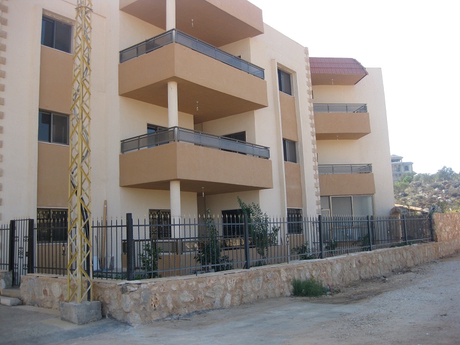 مشروع مطل الجبل السكني يتكون من شقق سكنية بمساحات 160 م2 خمس غرف، سعر الشقة 75000$ 