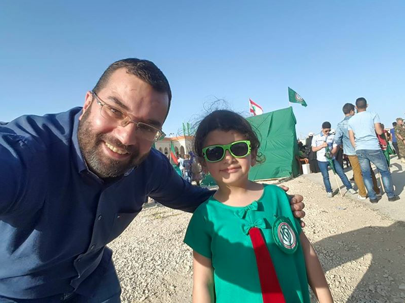 الحاج خنجر شعيب وابنته أمل في مهرجان التحرير في بنت جبيل الذي دعت اليه حركة أمل