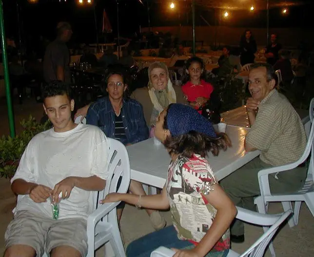الفقيد الغالي أحمد صادق مع عائلته ومحبيه