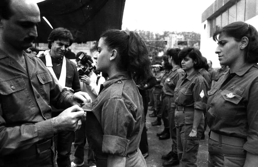 أيا وطني لقدْ حكموك وفْق شريعة الشّيطانْ أحالوا كلَّ بيْتٍ فيك مقبرةً من الشّجعانْ