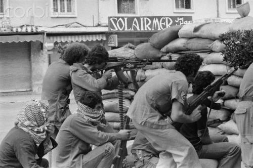 تقاتلْنا، وكلّ حروبنا خِيضَتْ بلا عنوانْ تفرَّقْنا، فلا الأفراح تجمعنا ولا الأحزانْ